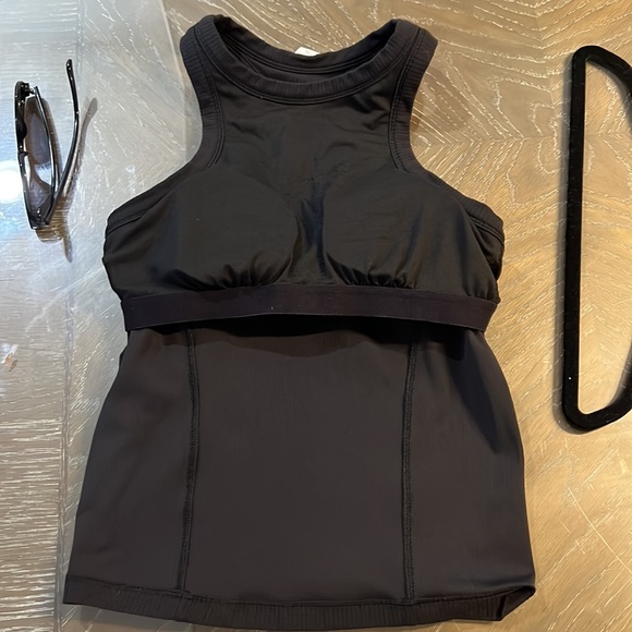 Workout top - Picture 2 of 3